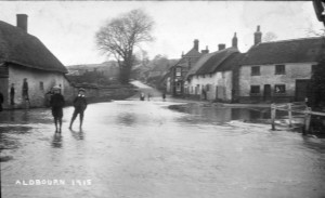 Photograph of Oxford Street / South Street Junction flooded - January 1915